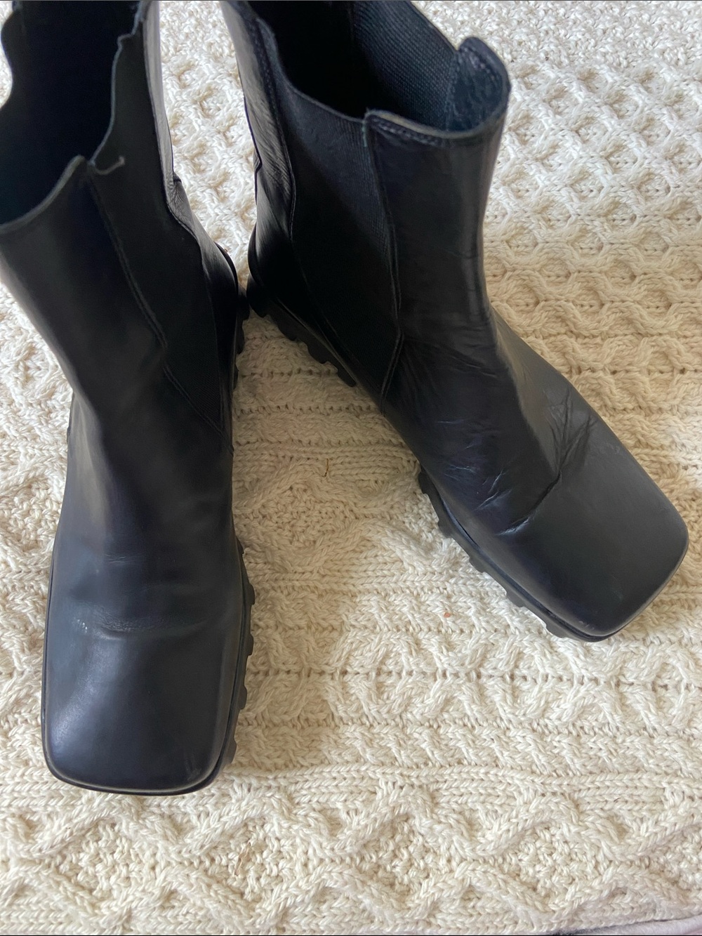 Donald J. Pliner Black Leather Lug-Sole Chelsea Boots 7.5 - Picture 12 of 16